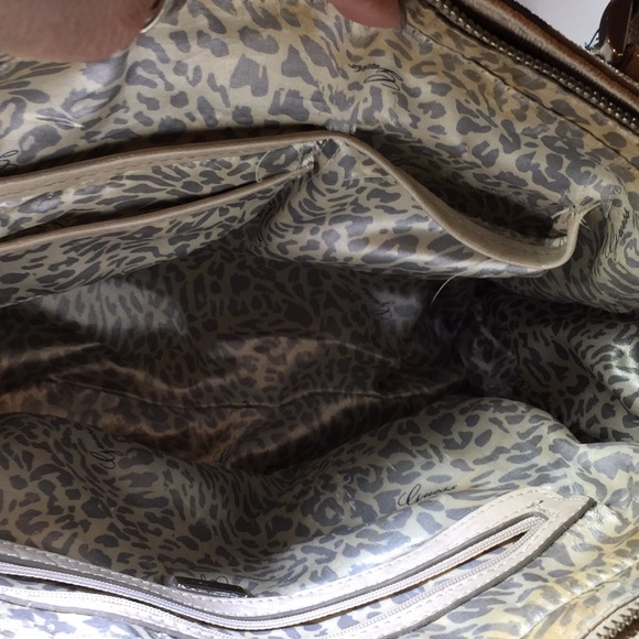 15”x13” guess bag! Perfect for laptop or overnight - Picture 4 of 4